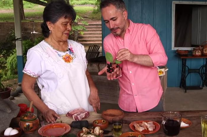 ¿Costillas en salsa de chagalapoli? Llevan gastronomía de Los Tuxtlas a la TV nacional