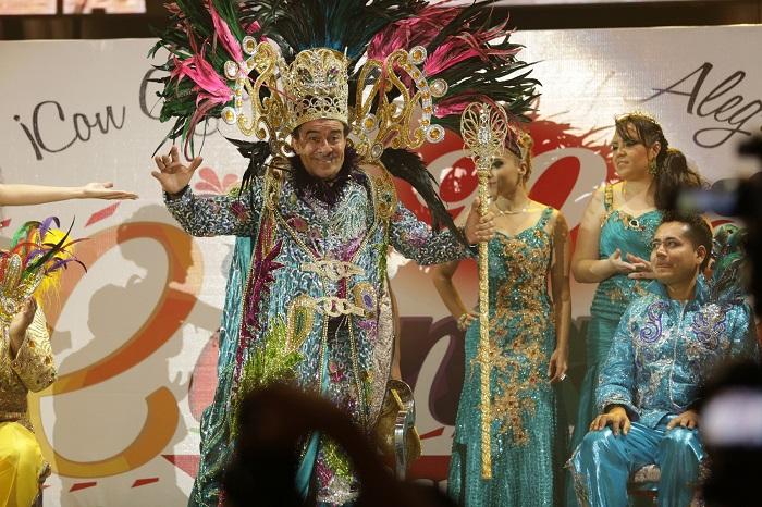 El Rey de la Alegría hace la fiesta en las calles de Veracruz