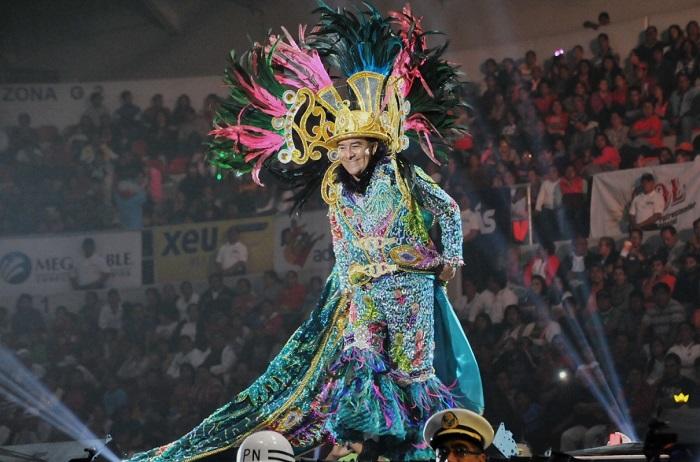 El Rey de la Alegría hace la fiesta en las calles de Veracruz
