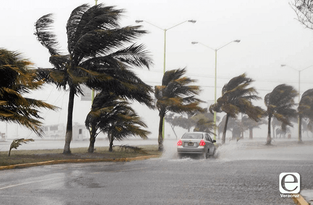 Veracruz en Alerta Gris por posible ciclón y lluvias torrenciales
