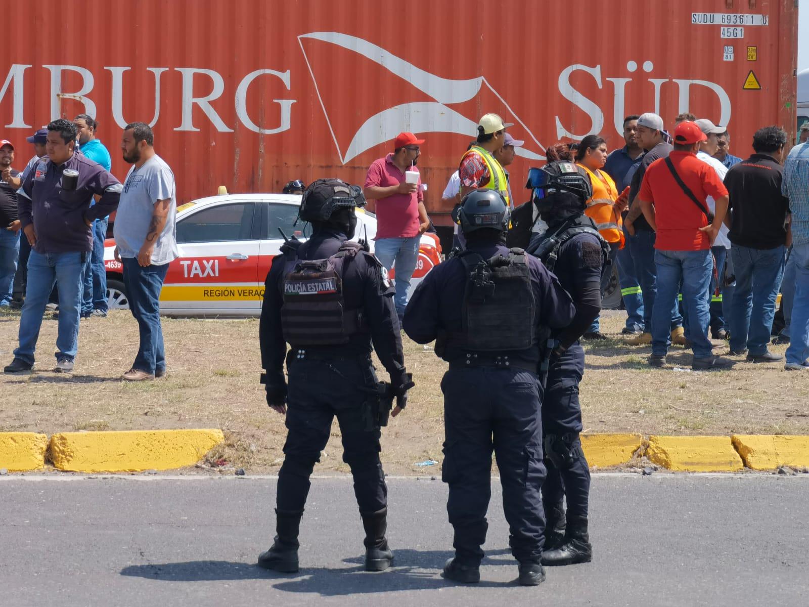 Pactan Aduana y transportistas; liberan acceso al puerto en Veracruz