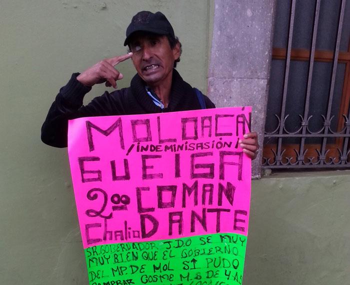 Protesta comandante de la policía de Moloacán en Xalapa