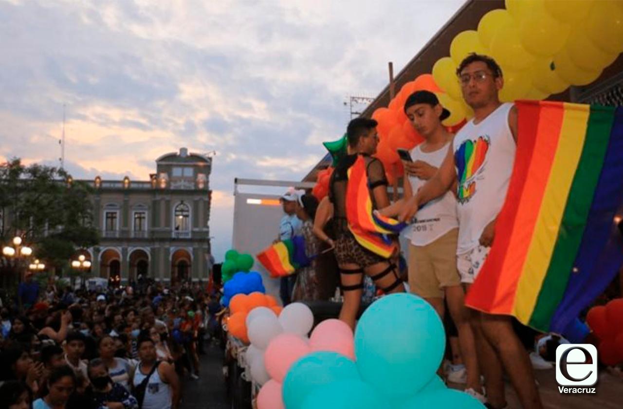 Comunidad LGBTTIQ+ realiza marcha del orgullo en Córdoba 