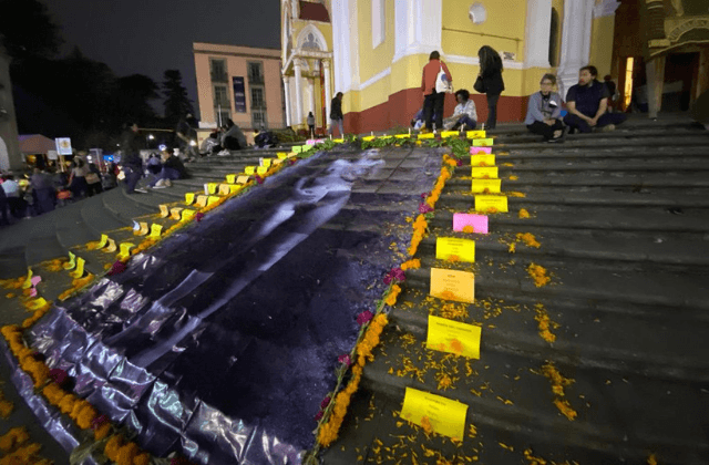 Con altar en Xalapa, recuerdan a 68 víctimas de feminicidio en Veracruz