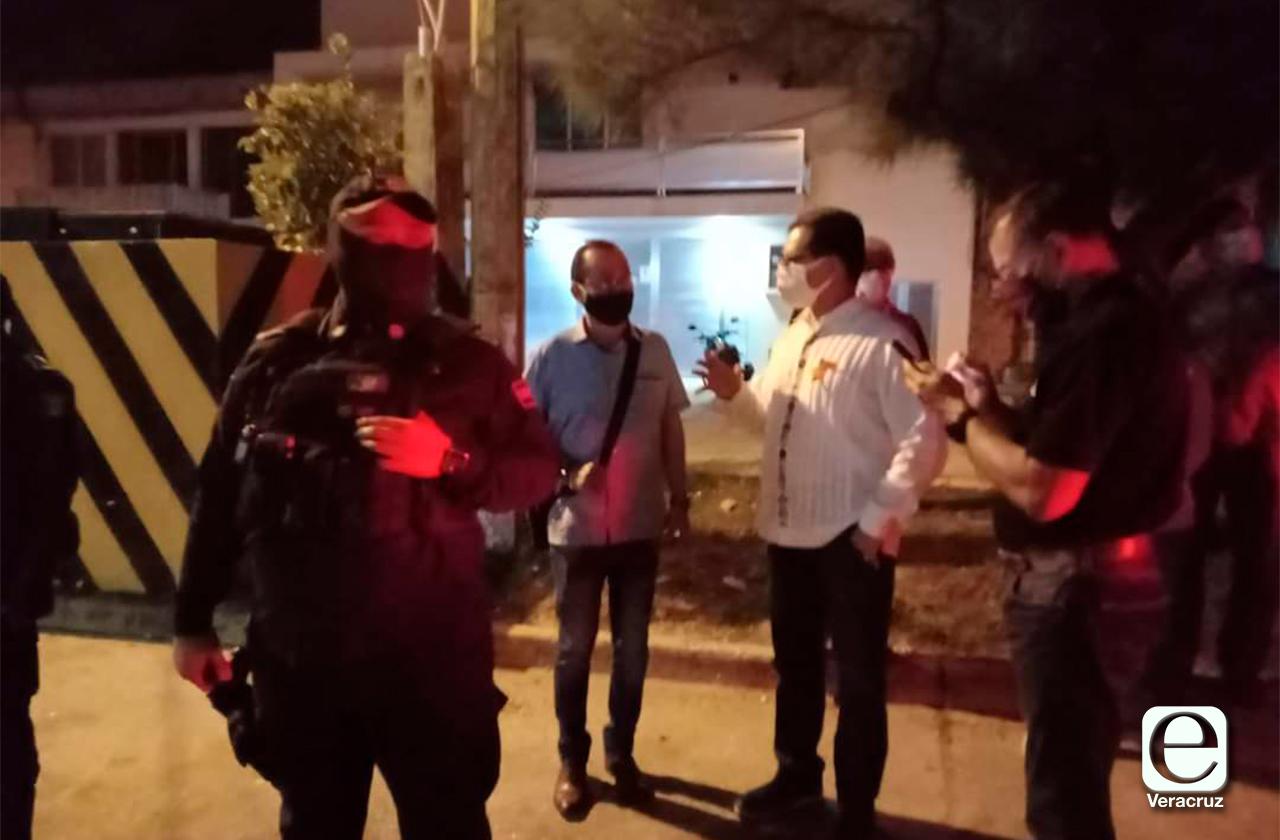 Con Policía Municipal ayuntamiento de Coatza impide corte de luz