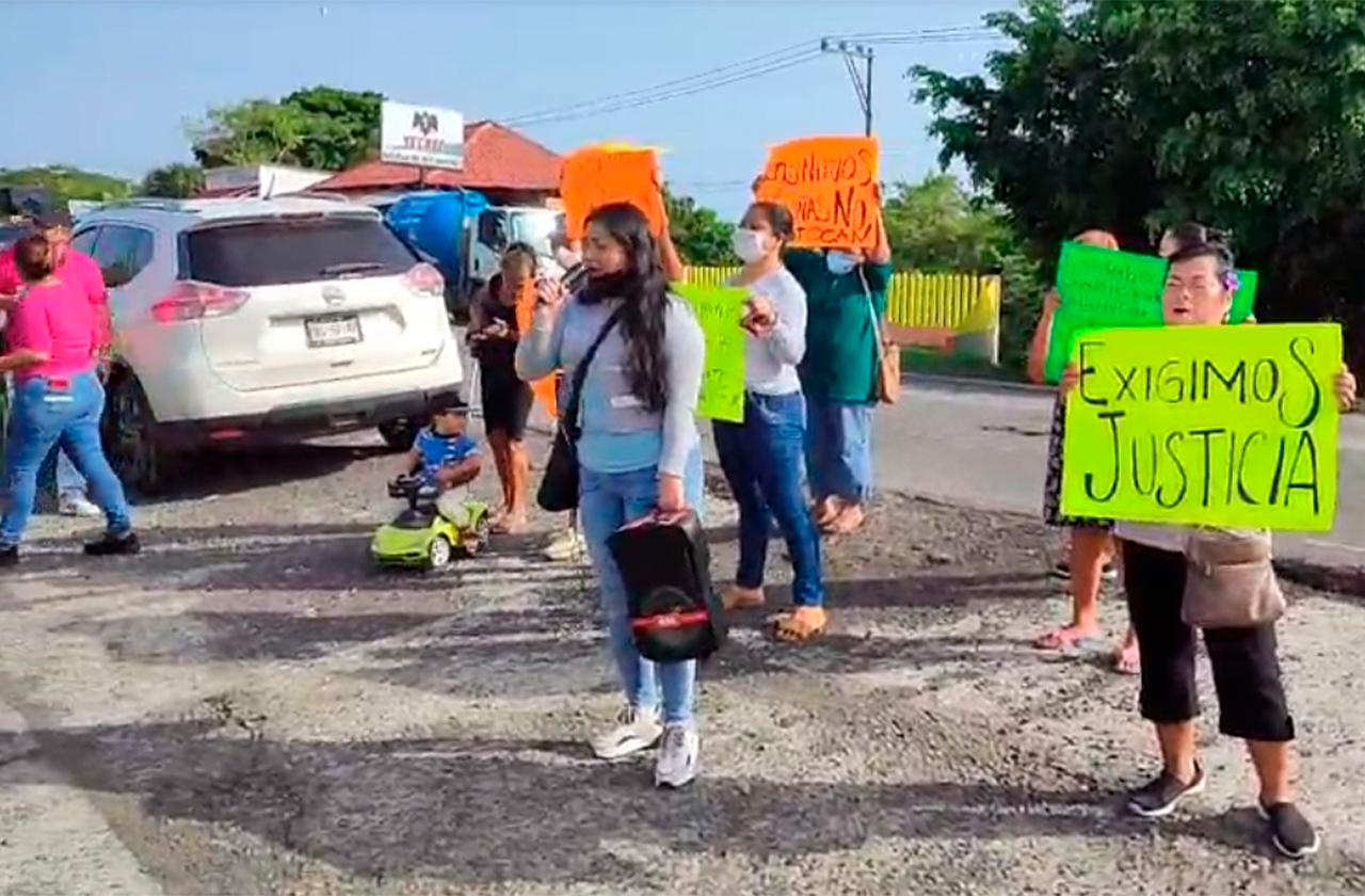 Con protesta, exigen detención de maestro acusado de pederastia en Nautla