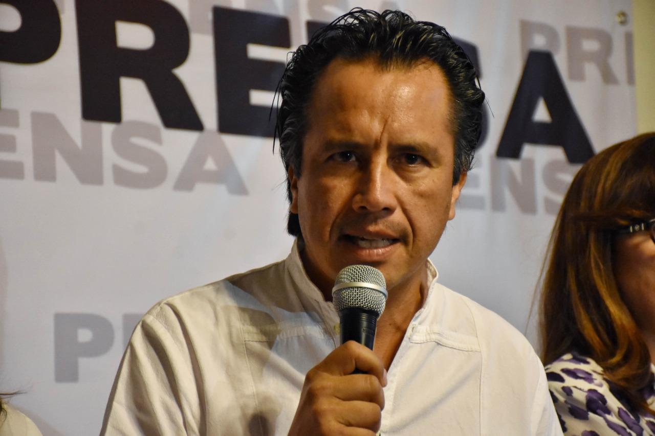Cuitláhuac busca recortar sueldos a magistrados y diputados