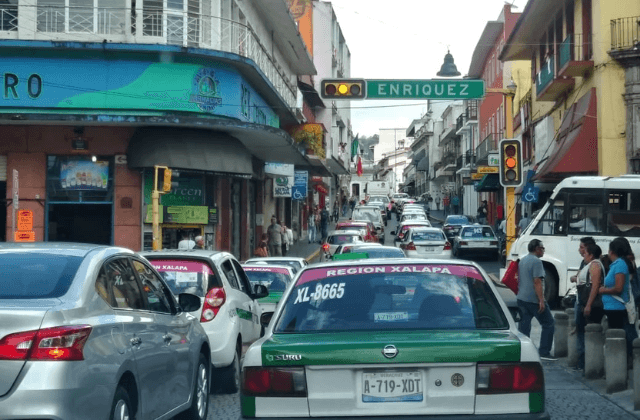 Descartan “hoy no circula” en Veracruz; invitan a usar camión y bicicleta