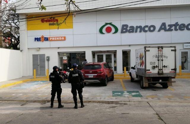 Roban 20 mil pesos a cliente de Banco Azteca en Coatza y acusa a cajera