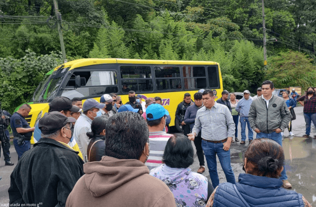 Después de 3 semanas sin agua en Cuautlapan, toman carretera a Fortín