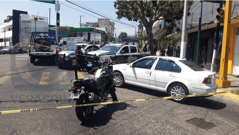 Pedro, policía del IPAX, muere atropellado por autobús en Xalapa