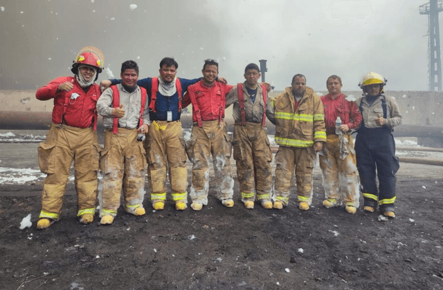 Ellos son los bomberos veracruzanos que apoyaron en incendio de Cuba