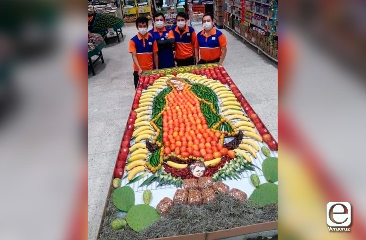 En Córdoba, empleados de Chedrahui hacen virgencita con verduras 