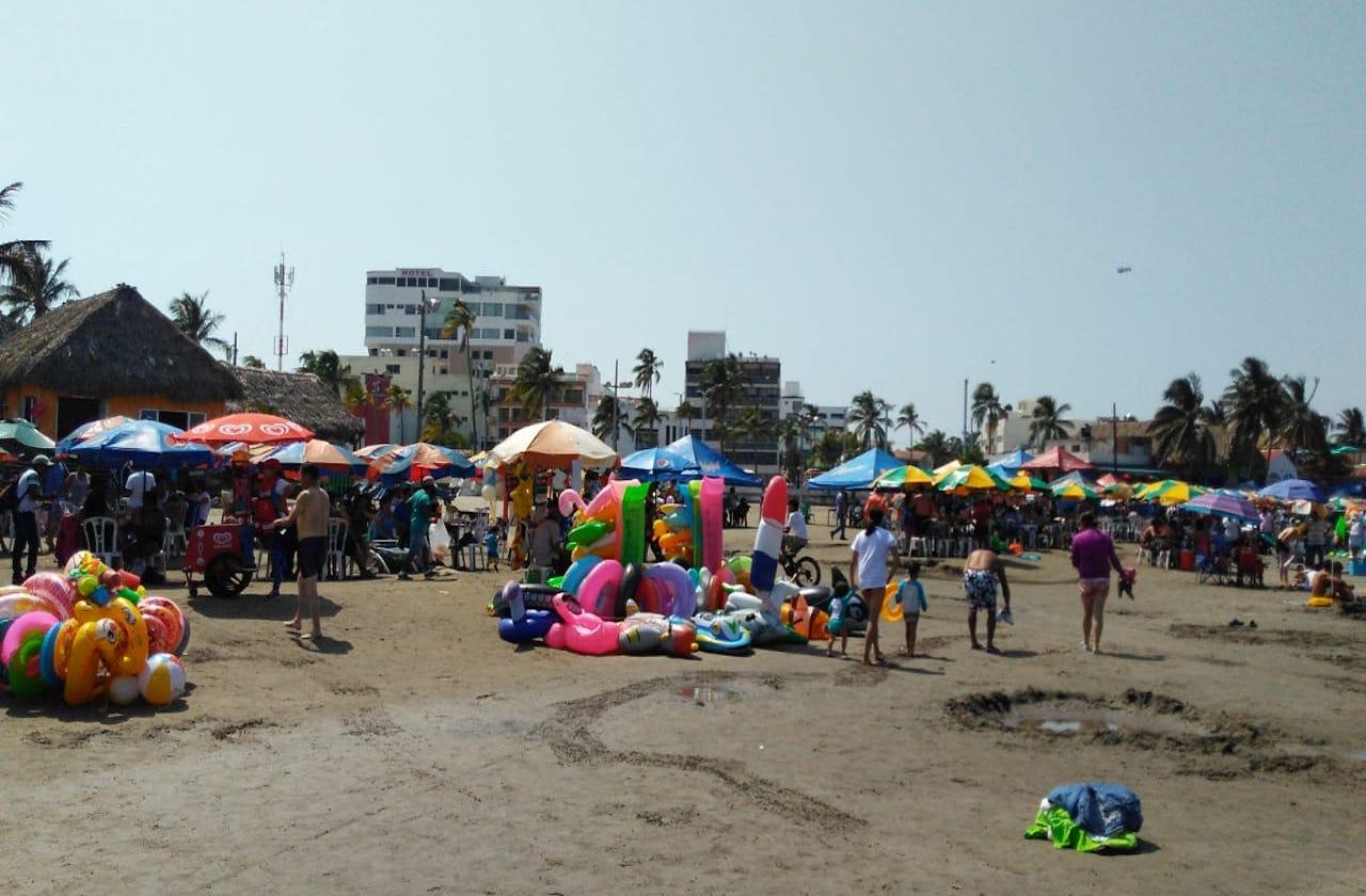 En plena pandemia, abarrotan playas de Veracruz