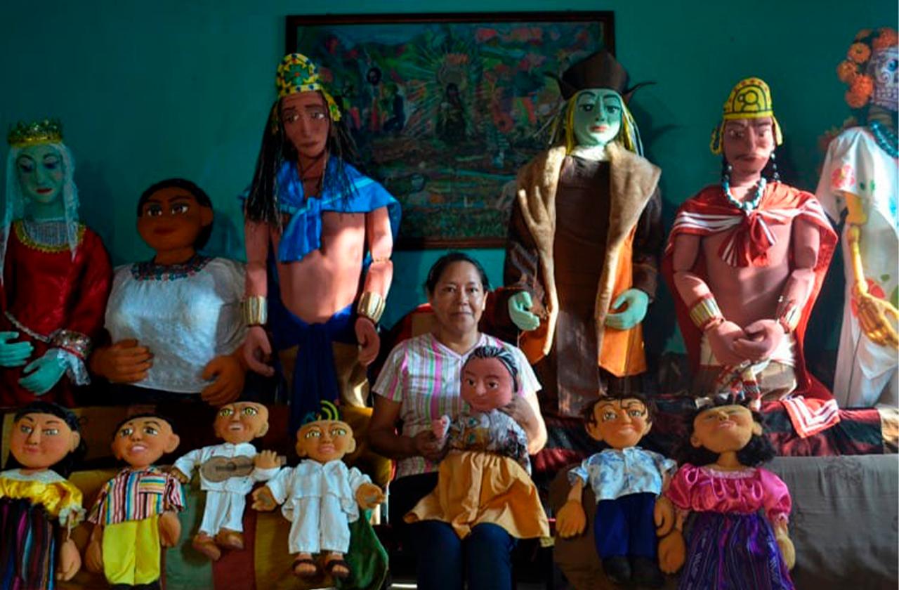 En Veracruz, Arminda mantiene vivo el teatro de títeres
