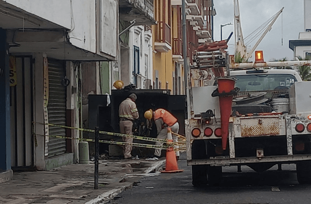 Explota transformador en el centro de Veracruz y deja sin luz a vecinos
