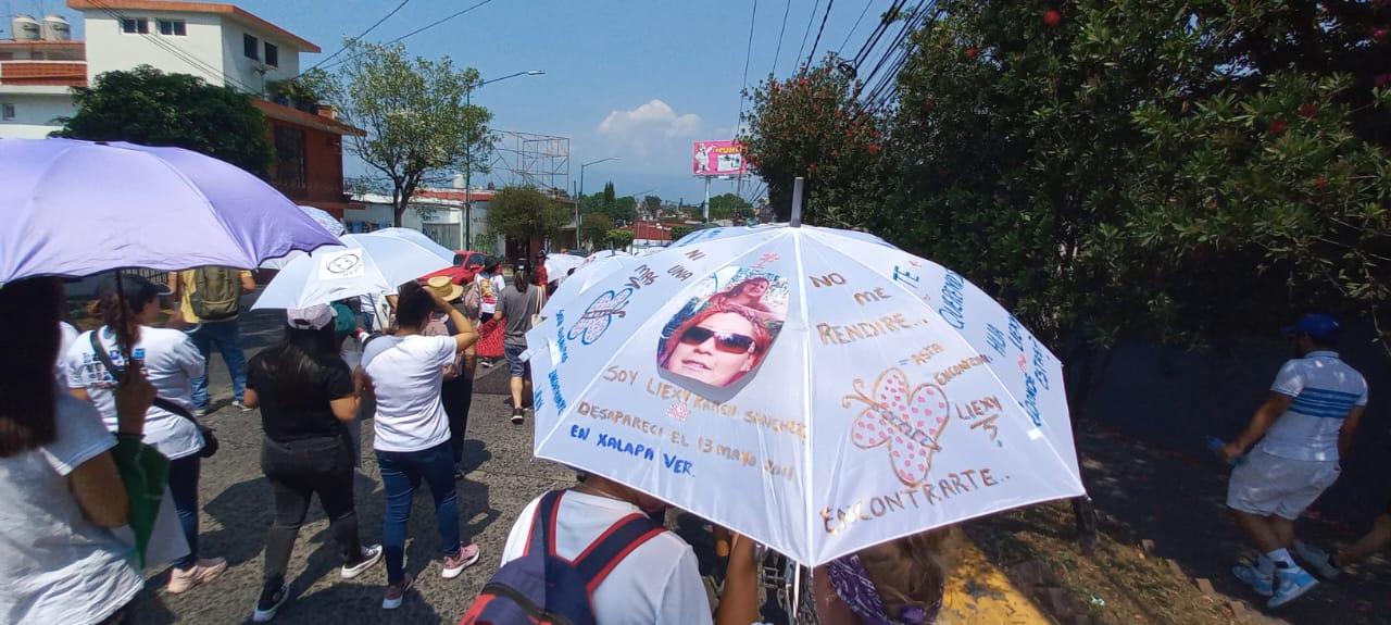Mientras madres buscaban fosas, colectivos marcharon en Xalapa