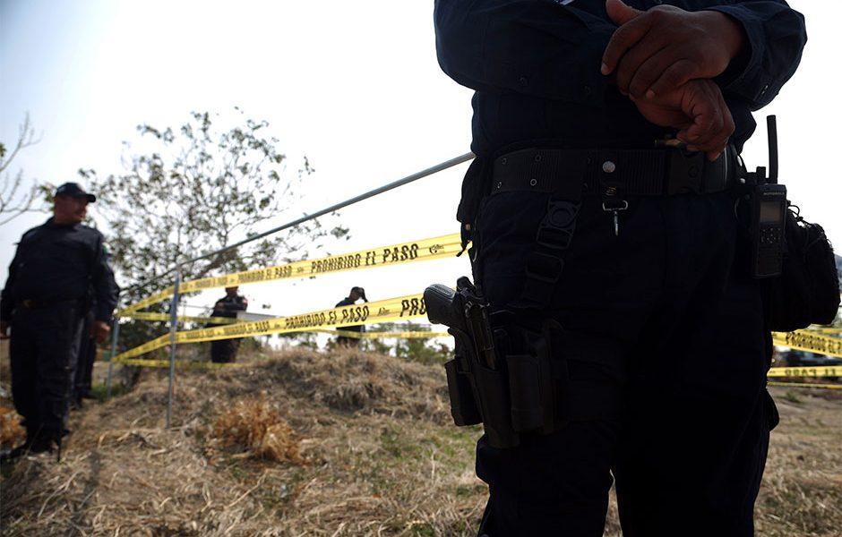 Activistas piden a PGR que abra fosas clandestinas en Tetelcingo con más de 100 cadáveres