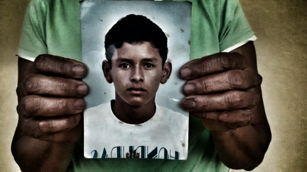 Madre de migrante busca a su hijo desaparecido en Veracruz