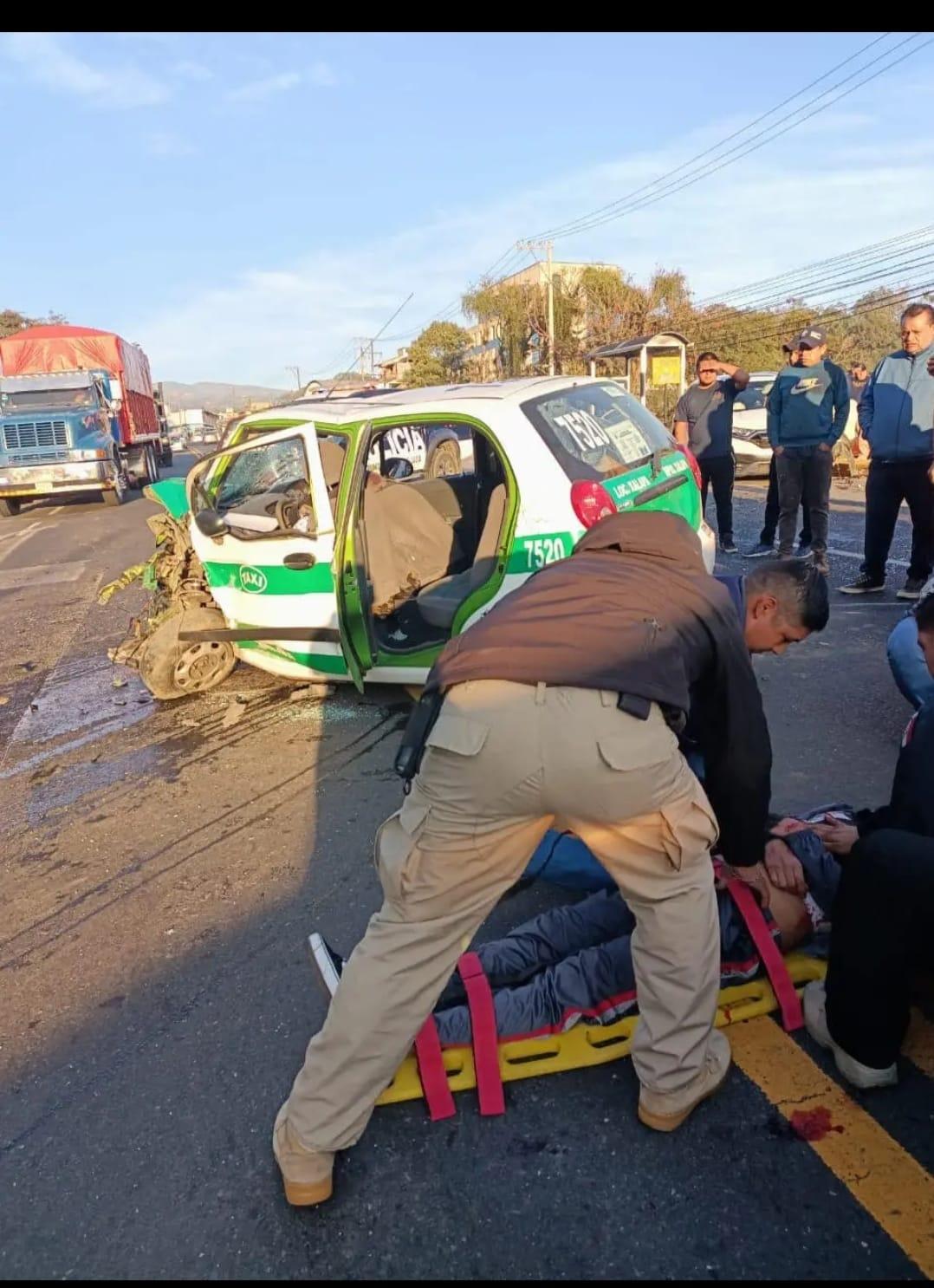 Taxista muere tras chocar con camioneta en el bulevar Xalapa-Banderilla