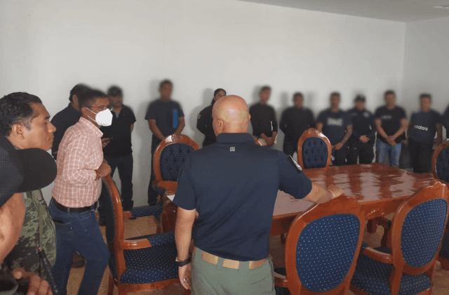 Fuerza Civil desarma a policía municipal de Amatlán de los Reyes
