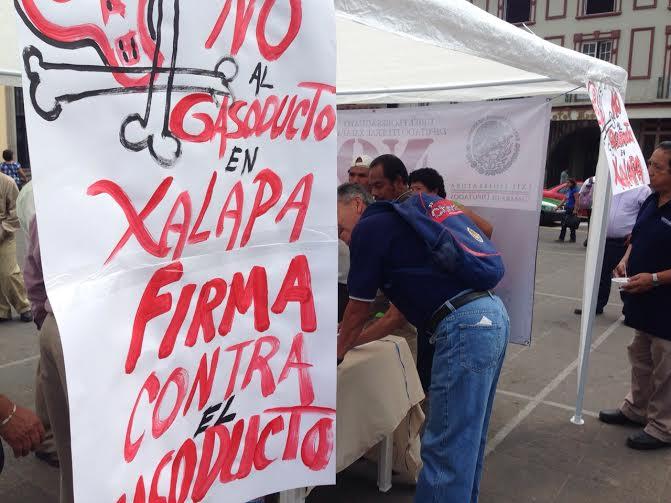 Levantan firmas en Xalapa contra gasoducto de Nestlé 