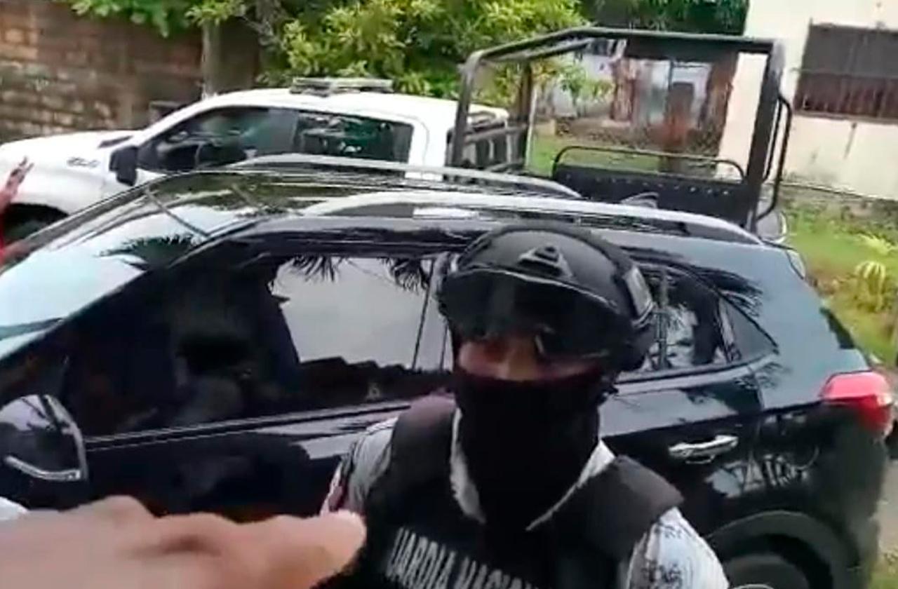 Guardia Nacional amenaza con disparar a ciudadanos en Coatza