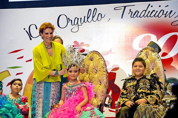 Coronan a los Reyes Infantiles del Carnaval Veracruz 2014