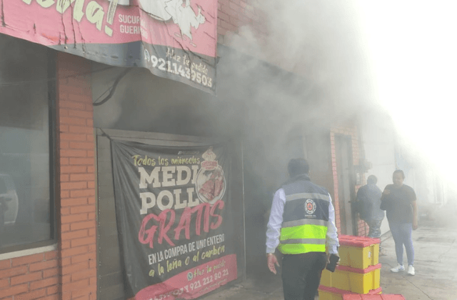 Incendio en Pollo Feliz de Coatza causa alarma; evacuan a clientes y trabajadores