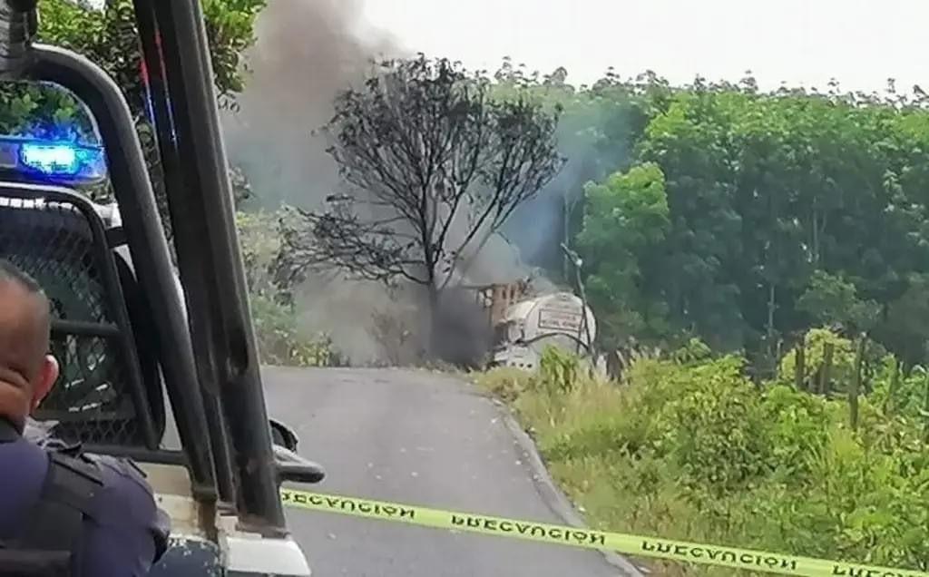 Explosión de pipa deja 2 heridos graves en límites de Veracruz y Tabasco