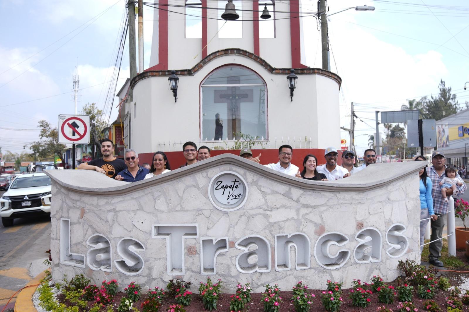 Erick Ruiz inaugura letrero en Las Trancas, en Emiliano Zapata