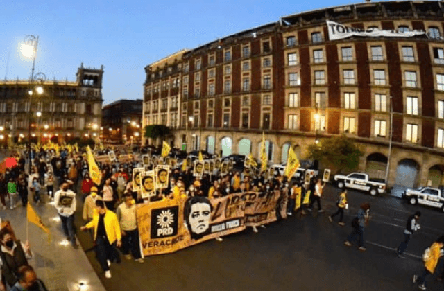 Libertad para Rogelio Franco, exige PRD desde Palacio Nacional