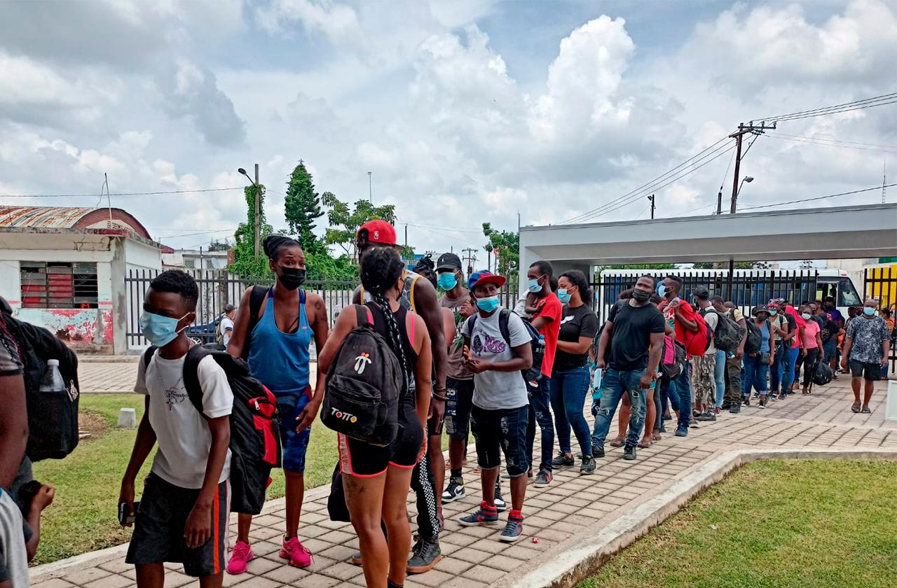 Llegan haitianos a Veracruz; les niegan servicios por miedo a represalias
