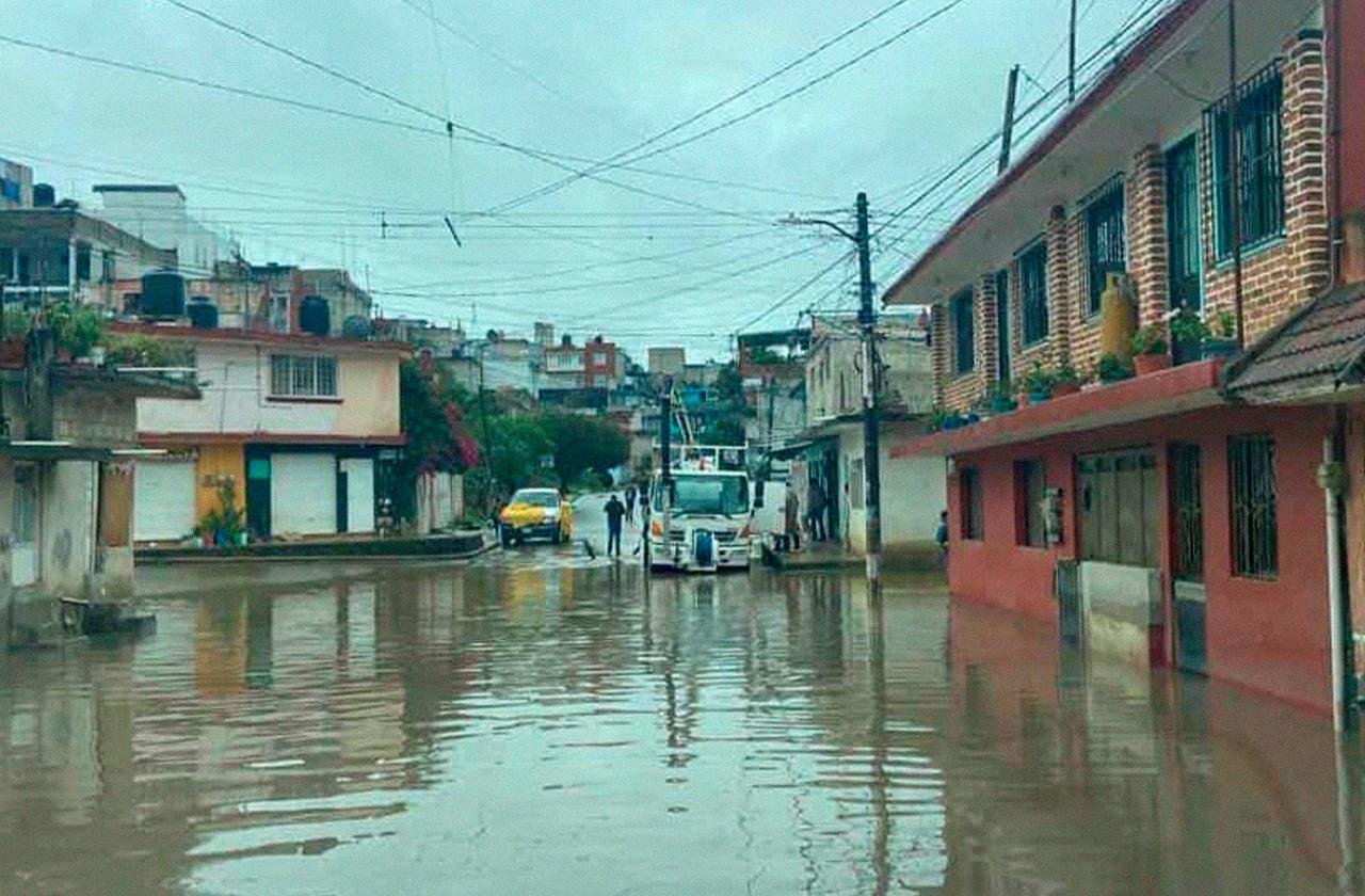 Lluvia deja encharcamientos y derrumbe en Zongolica: Cuitláhuac   