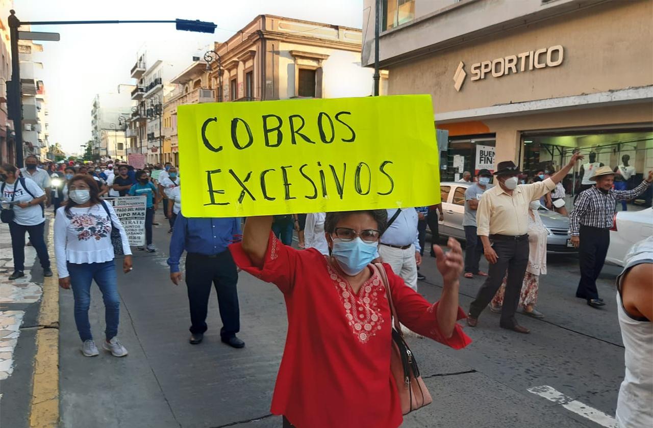 Por altas tarifas de agua, MOCI protesta en el puerto de Veracruz
