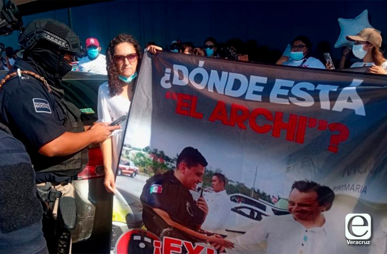 Marchan en Veracruz, exigen localizar a “El Archi” policía desaparecido 