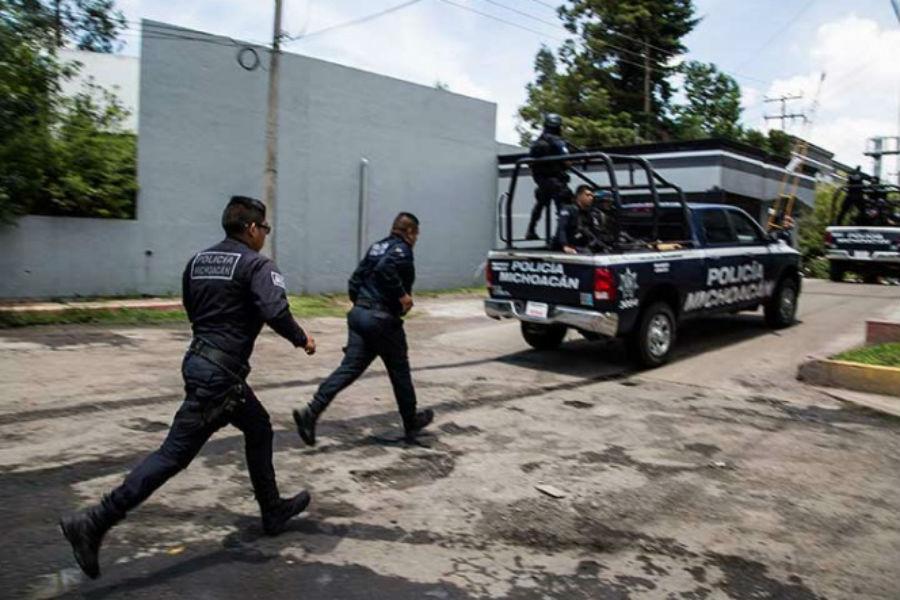 En emboscada asesinan 14 policías en Aguililla, Michoacán 