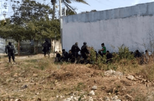Abandonan a 22 migrantes en colonia de Veracruz
