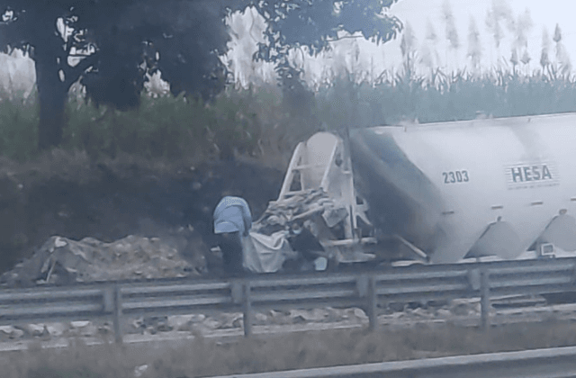 Muere trailero calcinado tras impactarse en la Córdoba-Veracruz