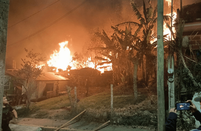 Mueren adulta mayor y su hija tras incendiarse casa en Xalapa
