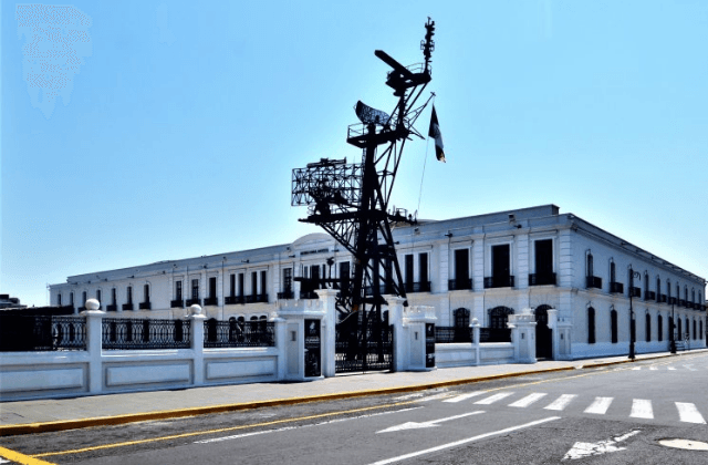 Aparte del Museo Naval, ¿qué recintos puedo visitar en Veracruz Puerto?