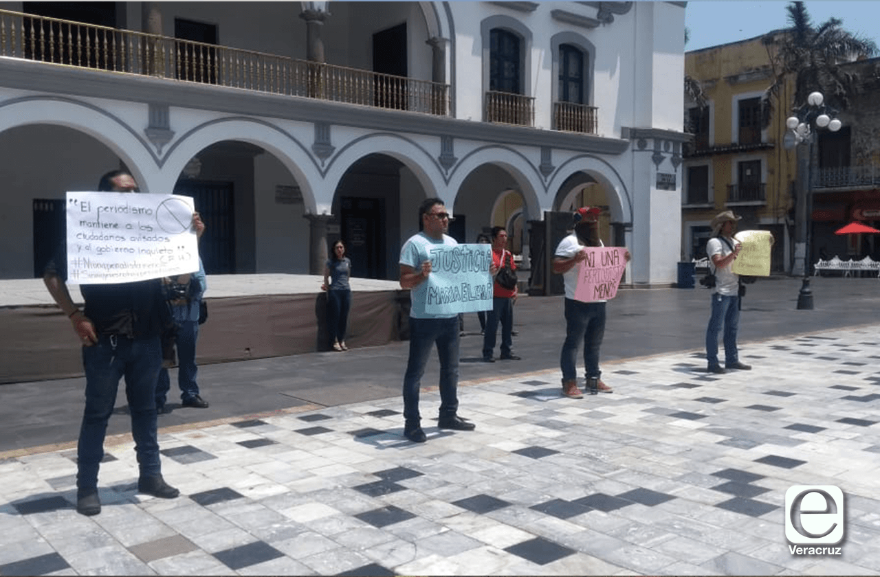 Periodistas del puerto se manifiestan tras asesinato de Elena Ferral 