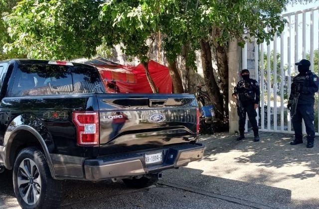 Persecución y balacera por robo vehicular en Coatza deja un lesionado