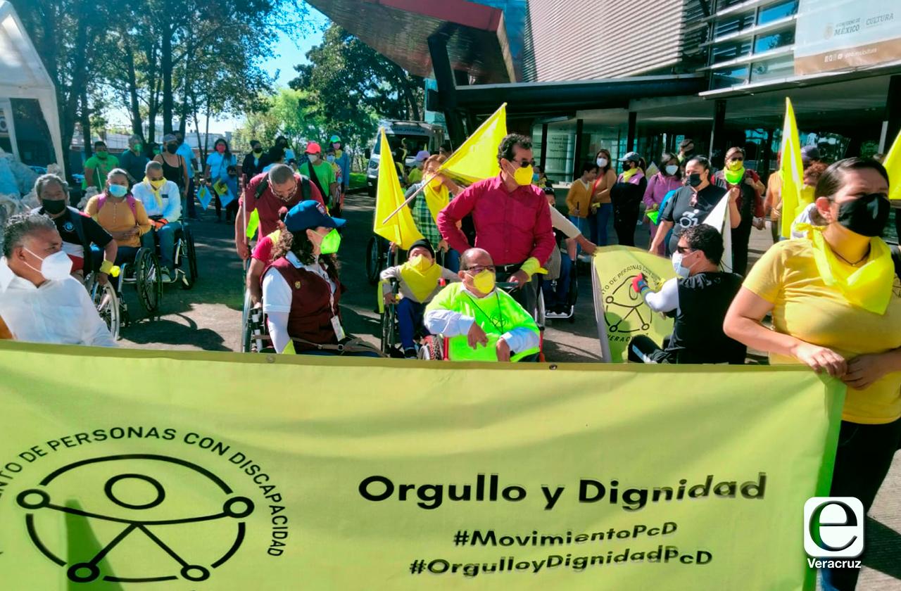 Personas con discapacidad marchan en Xalapa por inclusión