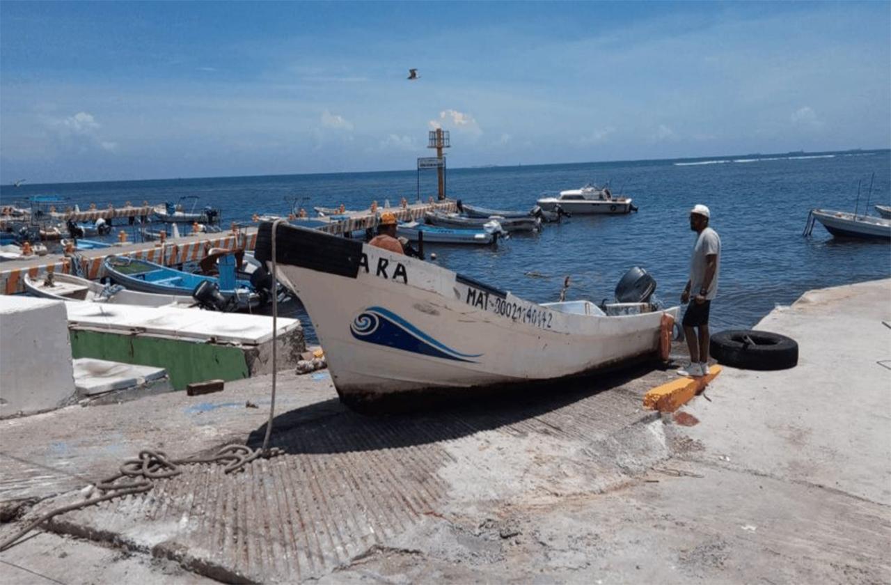 En Veracruz, pescadores resguardan embarcaciones por entrada de Grace