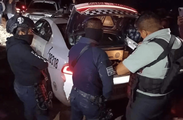 Policías vaciaban tráiler asaltado en la Córdoba-Puebla; 3 son de Veracruz