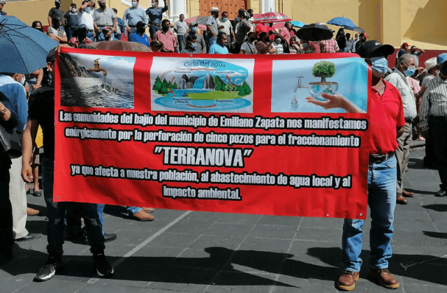 Por agua, habitantes de Emiliano Zapata van contra fraccionamiento