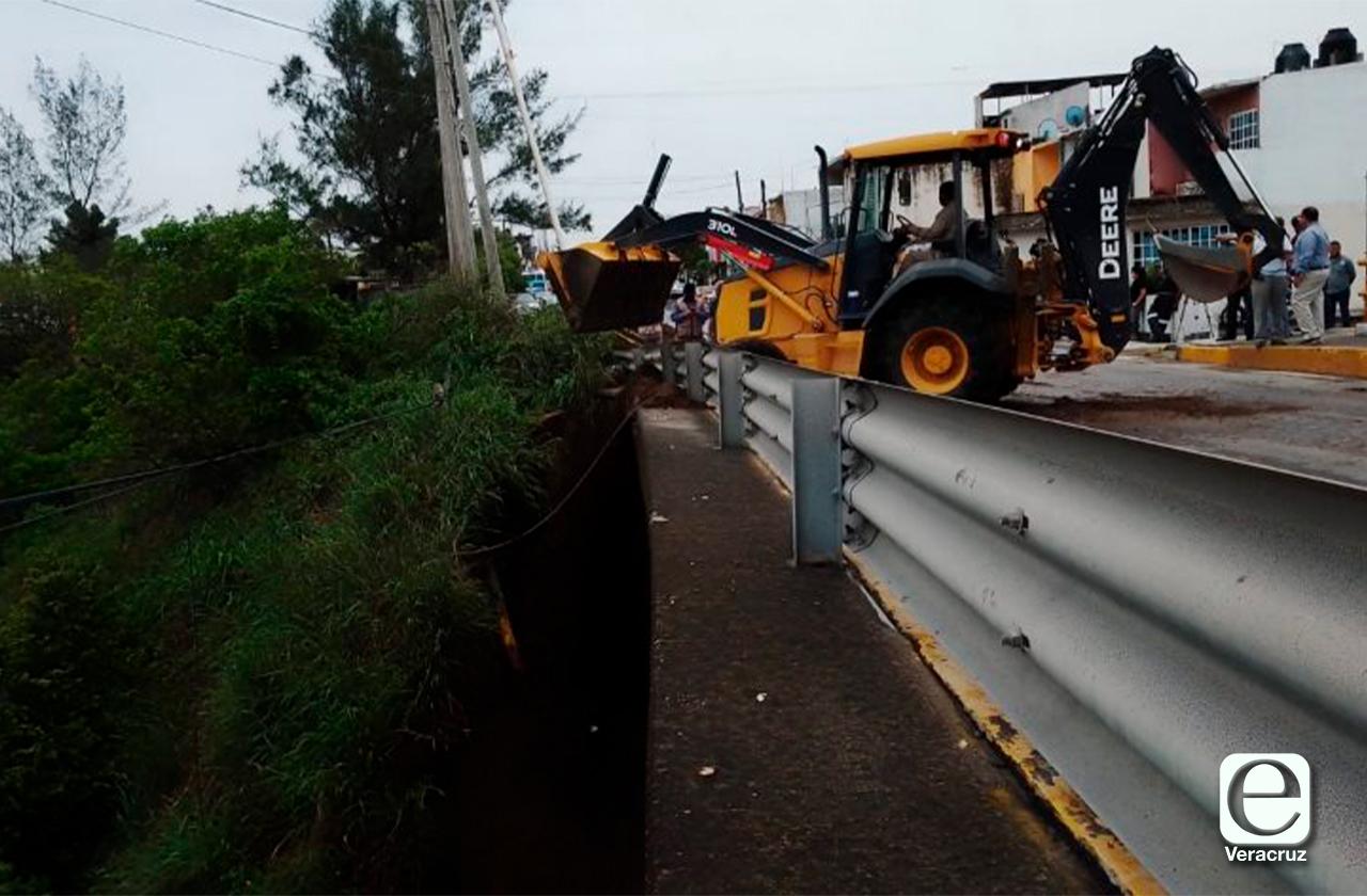 Por deslave, cierran puente de Torrentes en Veracruz 