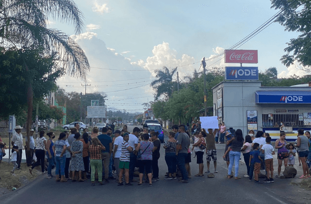 Tras 8 meses sin agua en zona rural de Córdoba, bloquean carretera