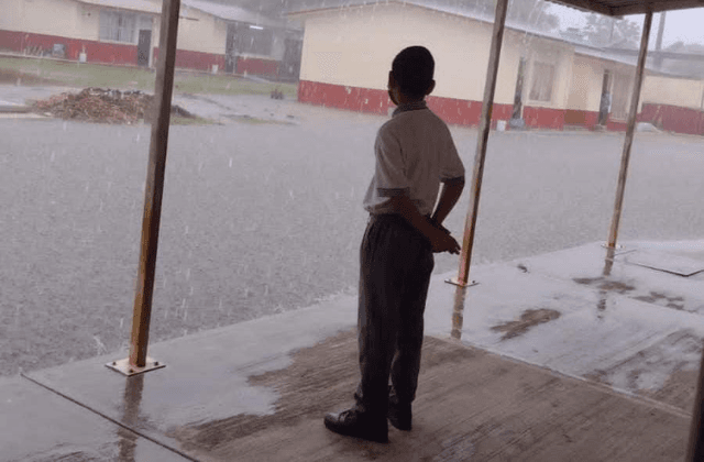 Por lluvias, suspenden clases a todos los niveles en Minatitlán